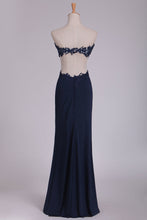 Load image into Gallery viewer, 2024 Prom Dresses Sweetheart Sheath With Applique And Slit Floor Length