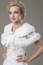 Load image into Gallery viewer, Graceful Faux Fur &amp; Lace Wedding Wrap